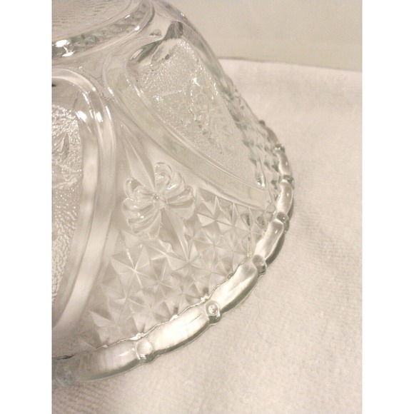 KIG Malaysia Bowl Clear Pressed Glass Heart Candy Serving Dish - Picture 7 of 9